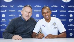 Fernandinho signed a one-year extension of Manchester City