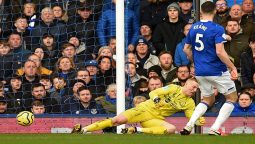 Pickford says English players are the easiest target to criticize